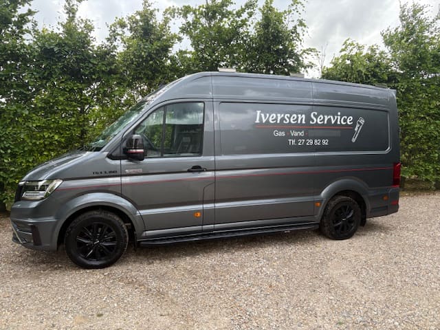 Iversen Service firmabil — Gas, vand, tlf. 27 29 82 92